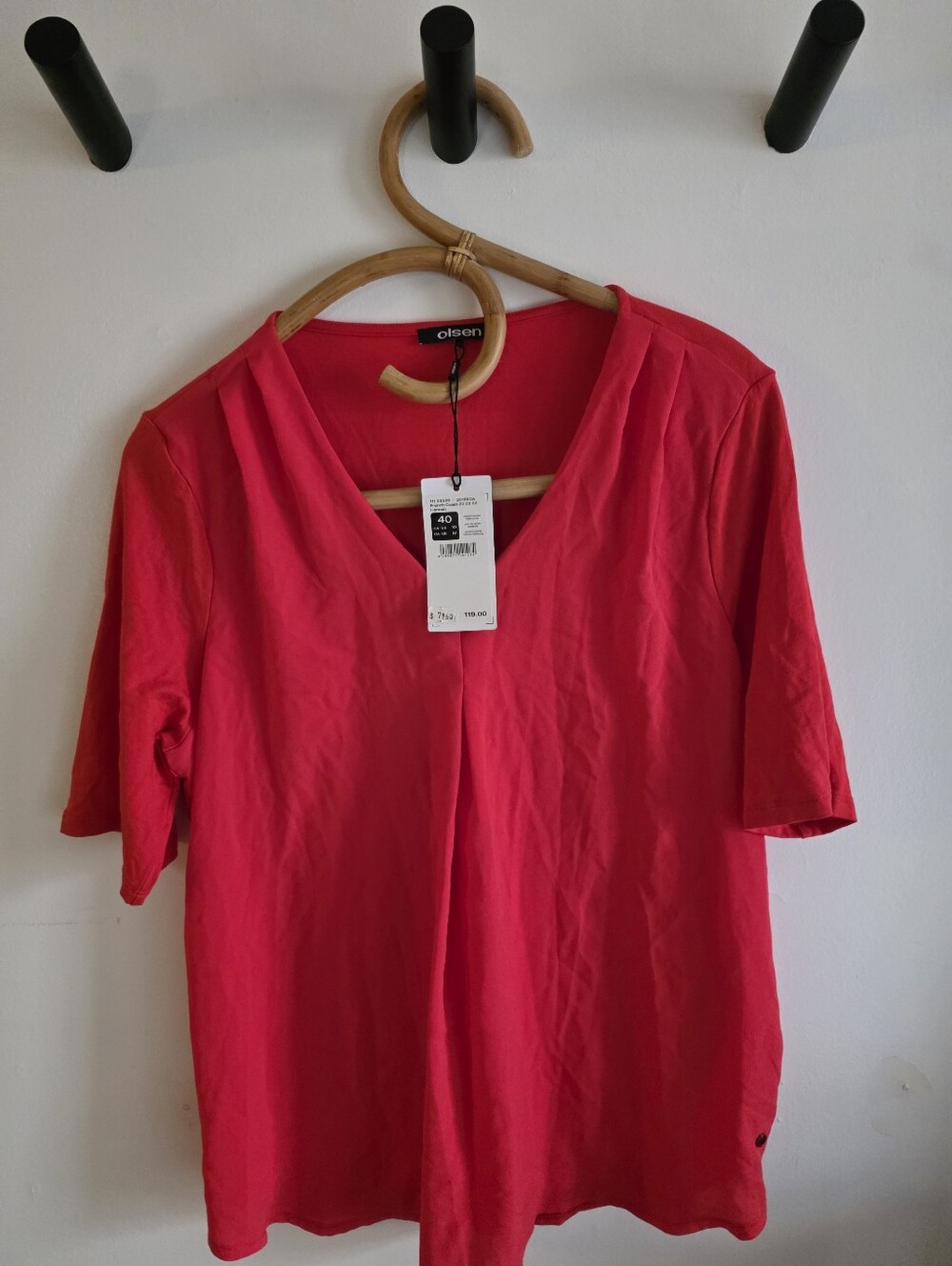 Olsen M Red Top, Pleated and nice Sleeve Length.